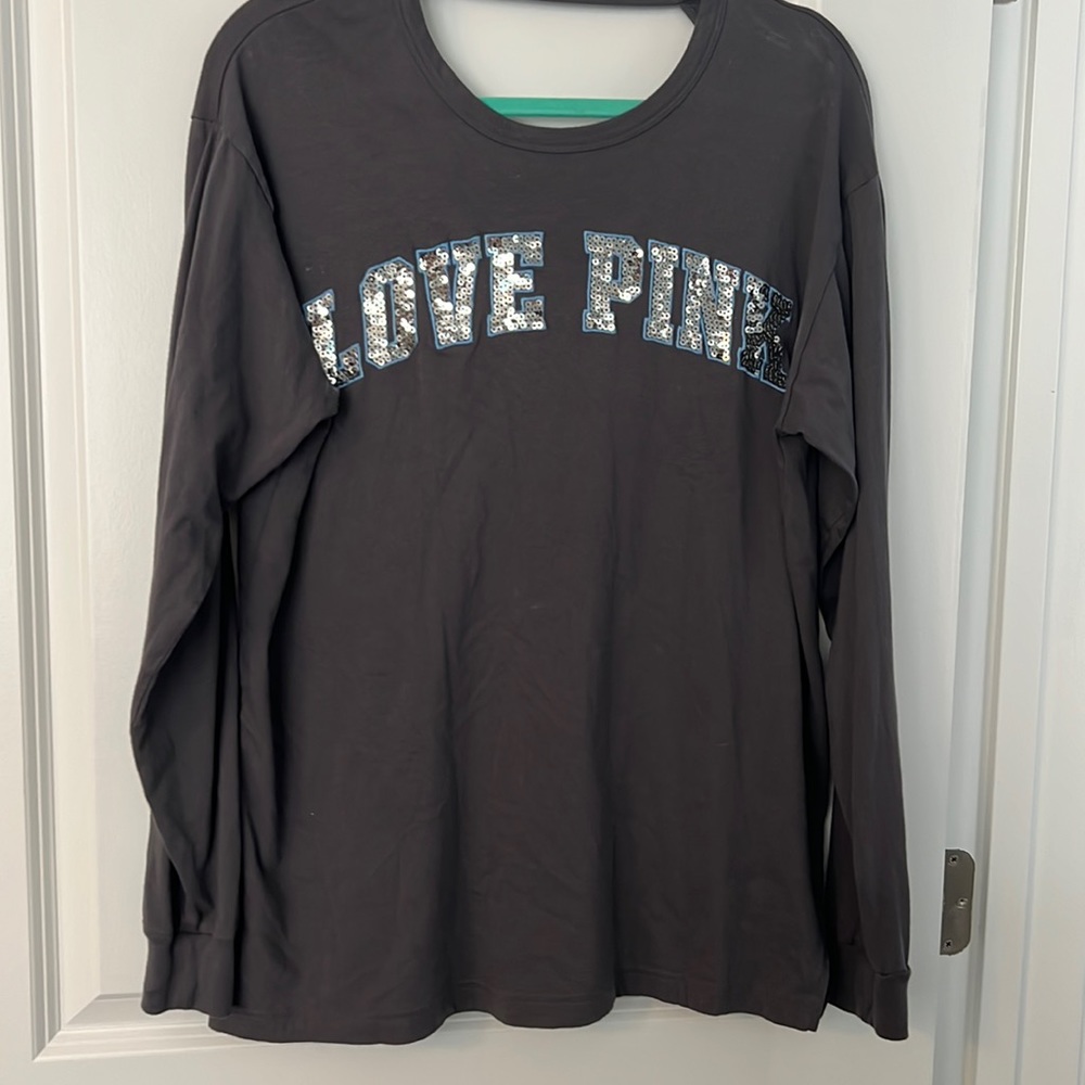 Long sleeve VS T-shirt.